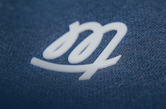 Pressage d'un flex sur un t-shirt noir