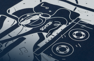 Imprimante DTG en cours d'impression sur t-shirt blanc