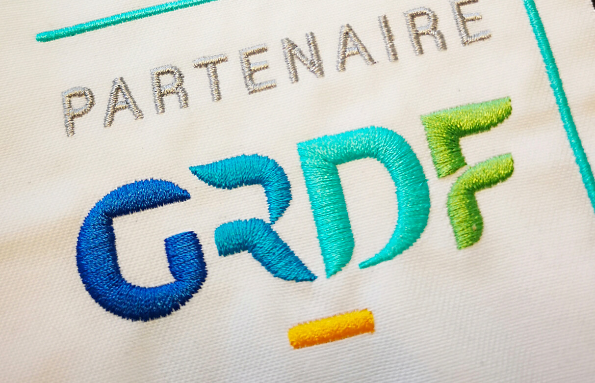 Broderie d'un logo sur un polo