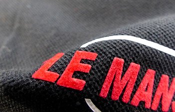 Exemple de flocage de type flock sur polo