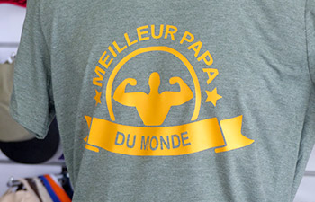 Exemple de flocage flex monochrome sur t-shirt